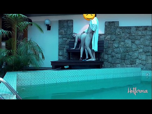 ❤️ Oga pe iranṣẹbinrin si awọn pool, sugbon ko le koju kan gbona ❤️ Fidio furo ❌️❤